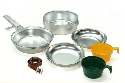 2-PARTY ALUMINIUM COOK-SET W/ PLASTIC CUPS