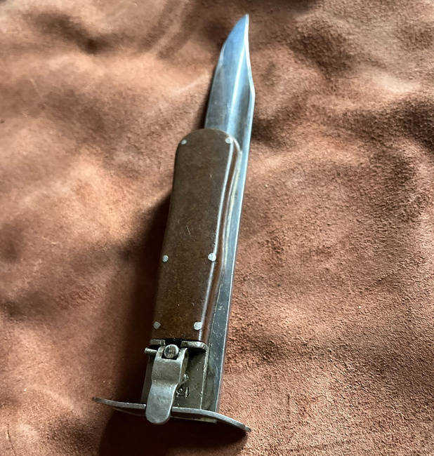 BAYONET, FOLDING MILITARY PARATROOPER KNIFE 1936-1945 - WITHOUT SHEATH - MILITARY SURPLUS FROM ROMANIAN ARMY - AS NEW