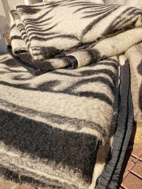 PURE WOOL VINTAGE BLANKET - 140x210 CM - VARIOUS COLORS - ROMANIAN ARMY MILITARY SURPLUS - IN GOOD CONDITION