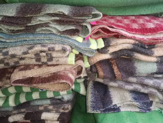 PURE WOOL VINTAGE BLANKET - 140x210 CM - VARIOUS COLORS - ROMANIAN ARMY MILITARY SURPLUS - IN GOOD CONDITION