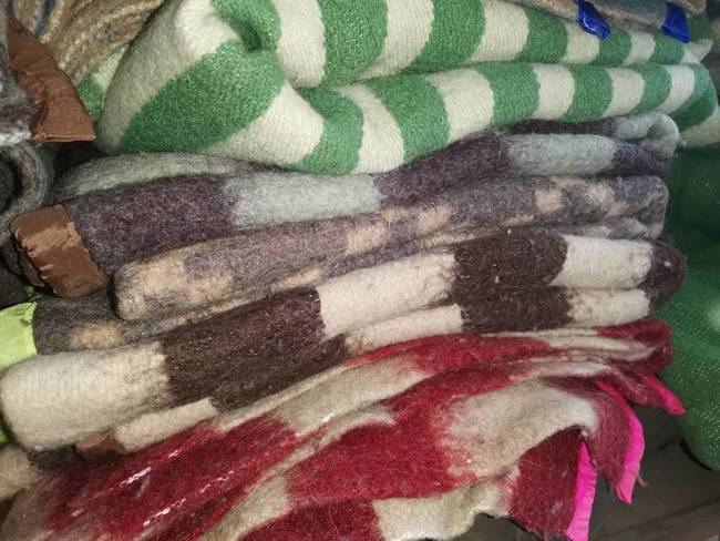 PURE WOOL VINTAGE BLANKET - 140x210 CM - VARIOUS COLORS - ROMANIAN ARMY MILITARY SURPLUS - IN GOOD CONDITION