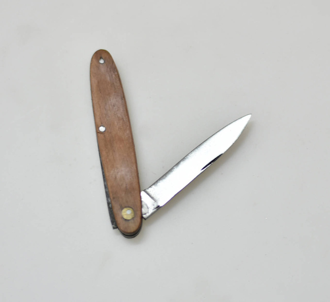 POCKET KNIFE WITH WOODEN HANDLE - MILITARY SURPLUS ROMANIAN ARMY