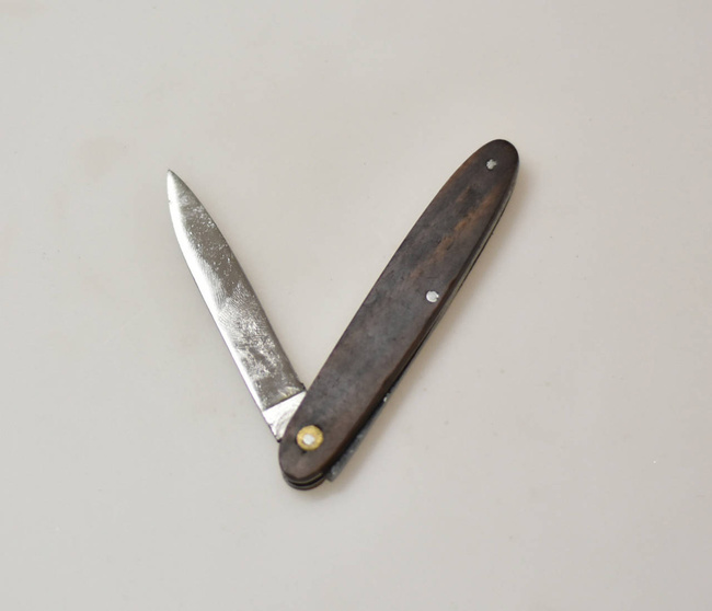 POCKET KNIFE WITH WOODEN HANDLE - MILITARY SURPLUS ROMANIAN ARMY