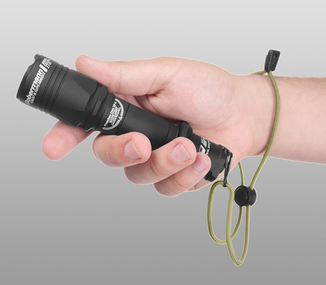 Armytek Dobermann XP-L HI fehér taktikai zseblámpa  