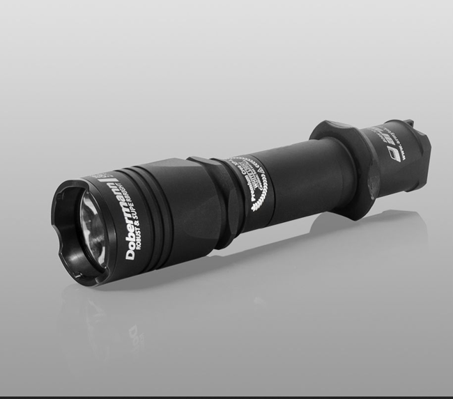 Armytek Dobermann XP-L HI fehér taktikai zseblámpa  