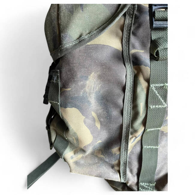 HÁTIZSÁK TÁSKA - ŐRJÁRAT - 30L - KATONAI TÖBBLET BRIT HADSEREG - DPM CAMO - HASZNÁLT