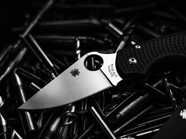 "PARA 3" KÖNNYŰ ZSEBKÉS - SPYDERCO